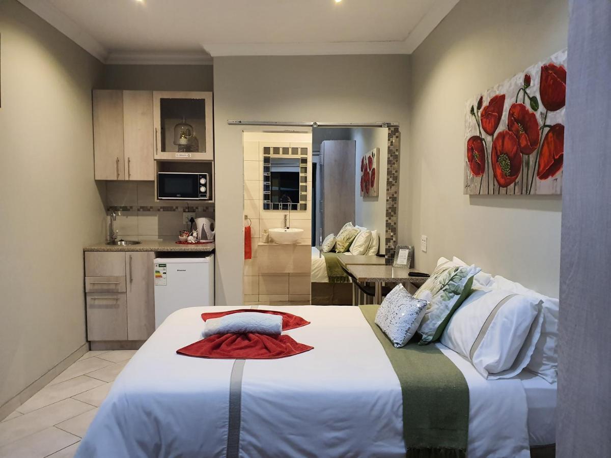 Chic Breeze Hotel Bloemfontein Exterior photo