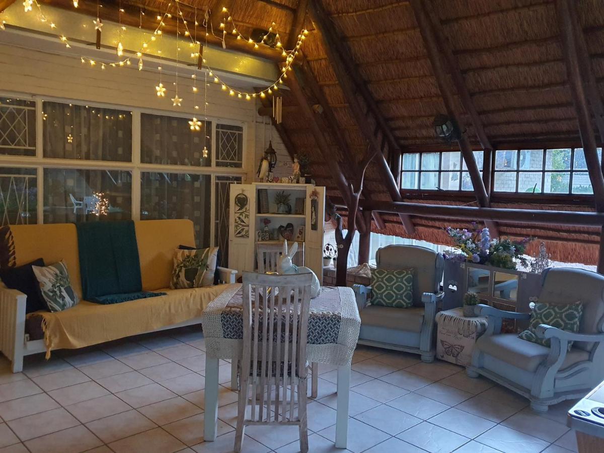 Chic Breeze Hotel Bloemfontein Exterior photo
