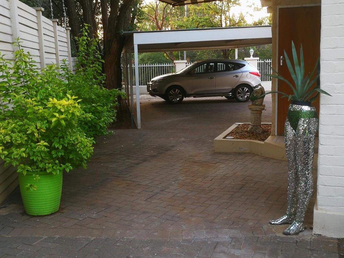 Chic Breeze Hotel Bloemfontein Exterior photo