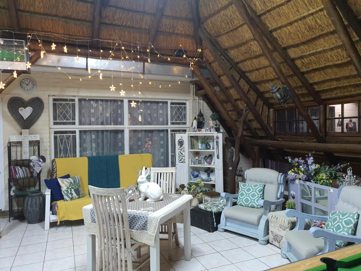 Chic Breeze Hotel Bloemfontein Exterior photo