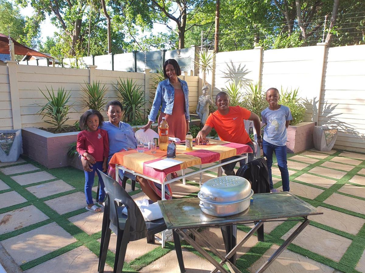 Chic Breeze Hotel Bloemfontein Exterior photo