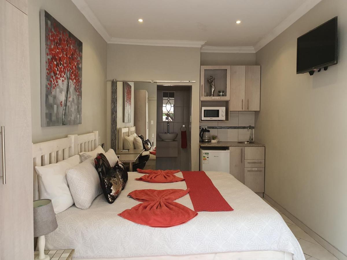 Chic Breeze Hotel Bloemfontein Exterior photo