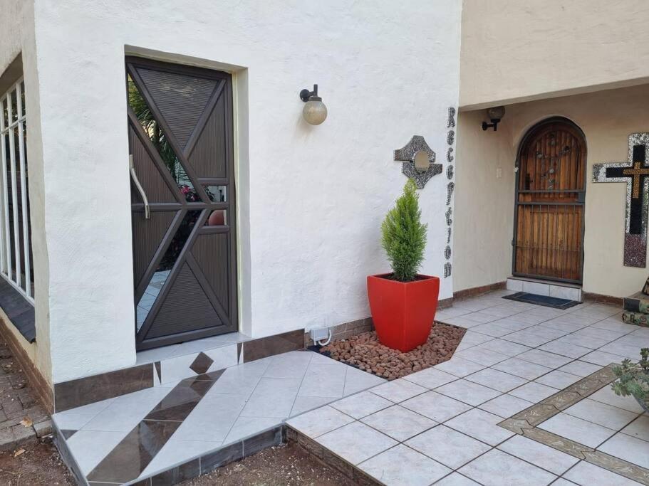 Chic Breeze Hotel Bloemfontein Exterior photo
