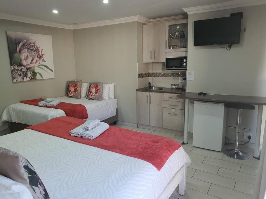 Chic Breeze Hotel Bloemfontein Exterior photo