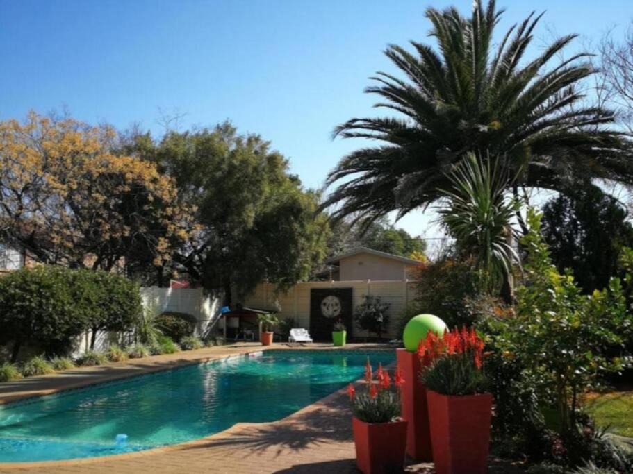 Chic Breeze Hotel Bloemfontein Exterior photo