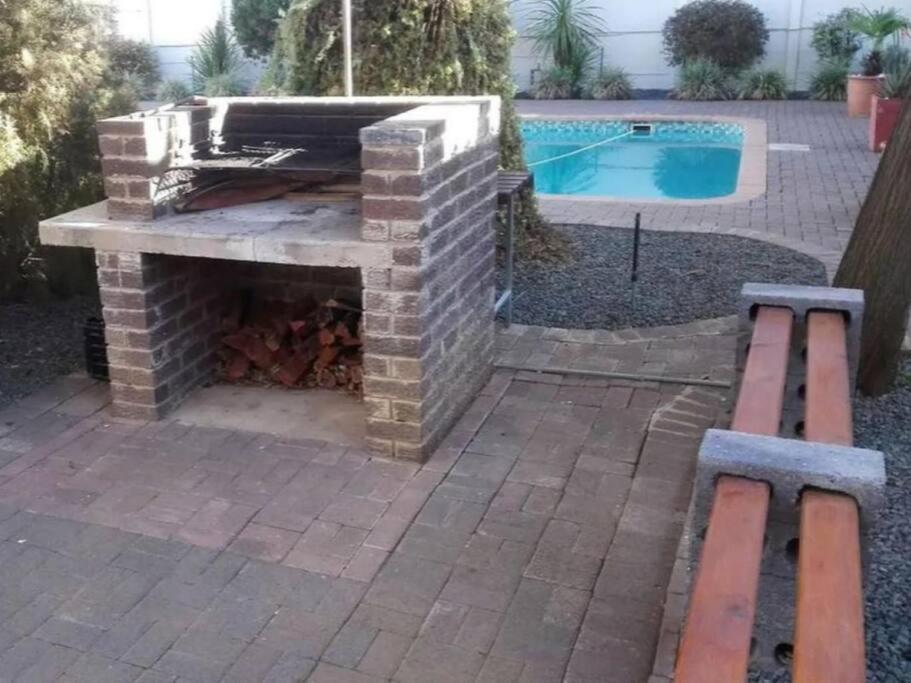Chic Breeze Hotel Bloemfontein Exterior photo