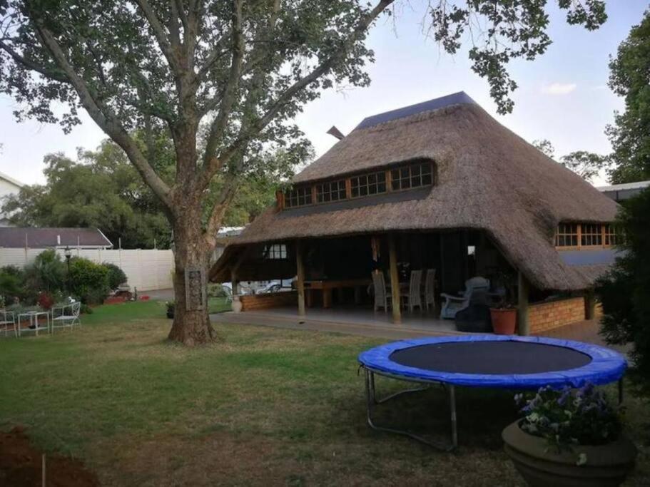 Chic Breeze Hotel Bloemfontein Exterior photo