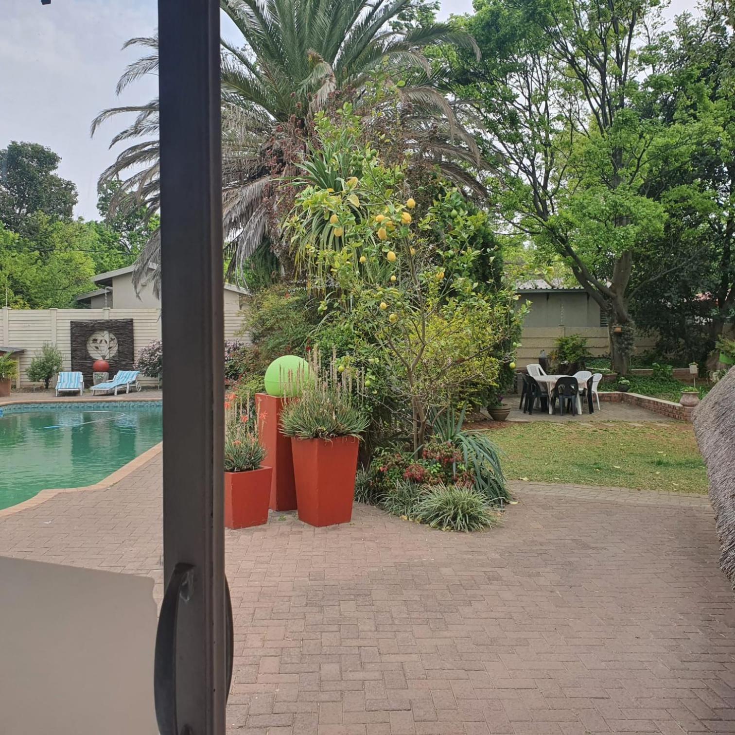 Chic Breeze Hotel Bloemfontein Exterior photo